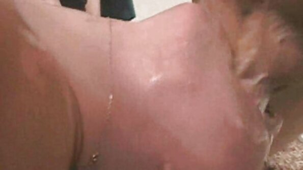 Leidenschaftliche Begegnung mit einem wirklich süßen brünetten Babe