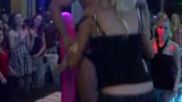 Vollbusige Brünette Lily Love liebt dicke schwarze Schwänze