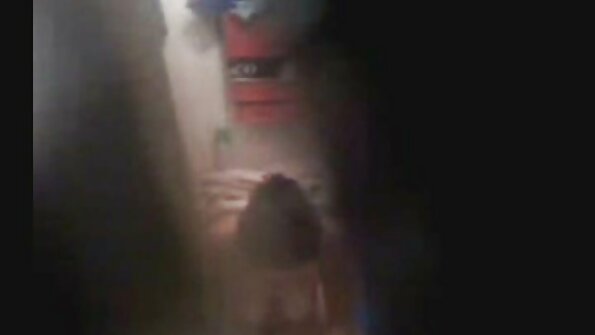 Schöne MILF hat eine dampfende heiße Massage bei V Day